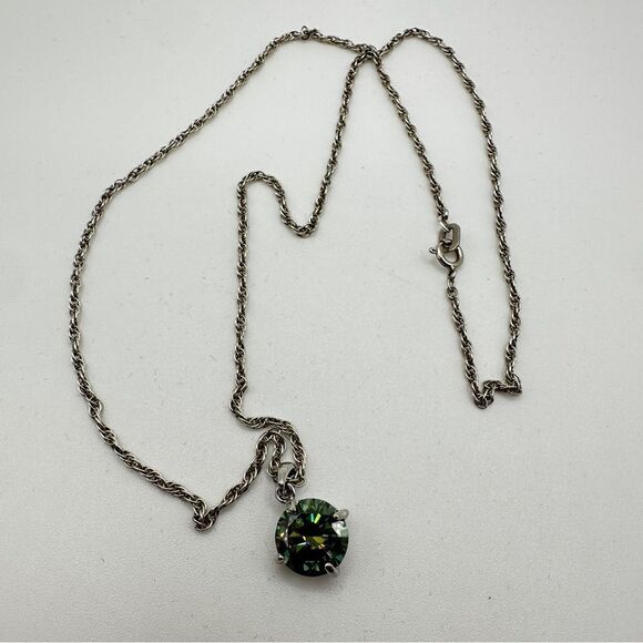 Beautiful 10mm round cut Green Moissanite Solitaire necklace in 925, 19" chain! - Picture 3 of 12